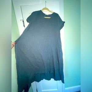 Loose oversized green dress with pockets